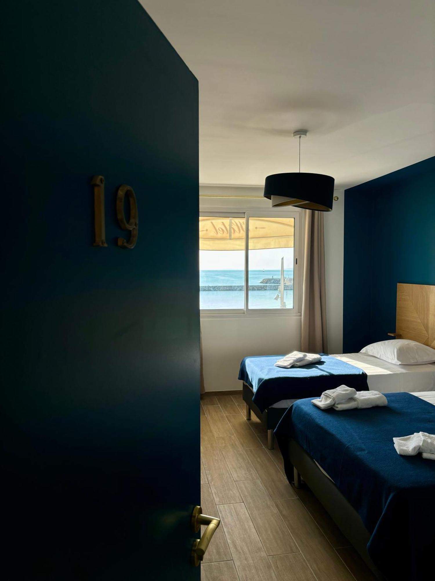 L'Hotel De La Plage Le Grau-du-Roi Esterno foto