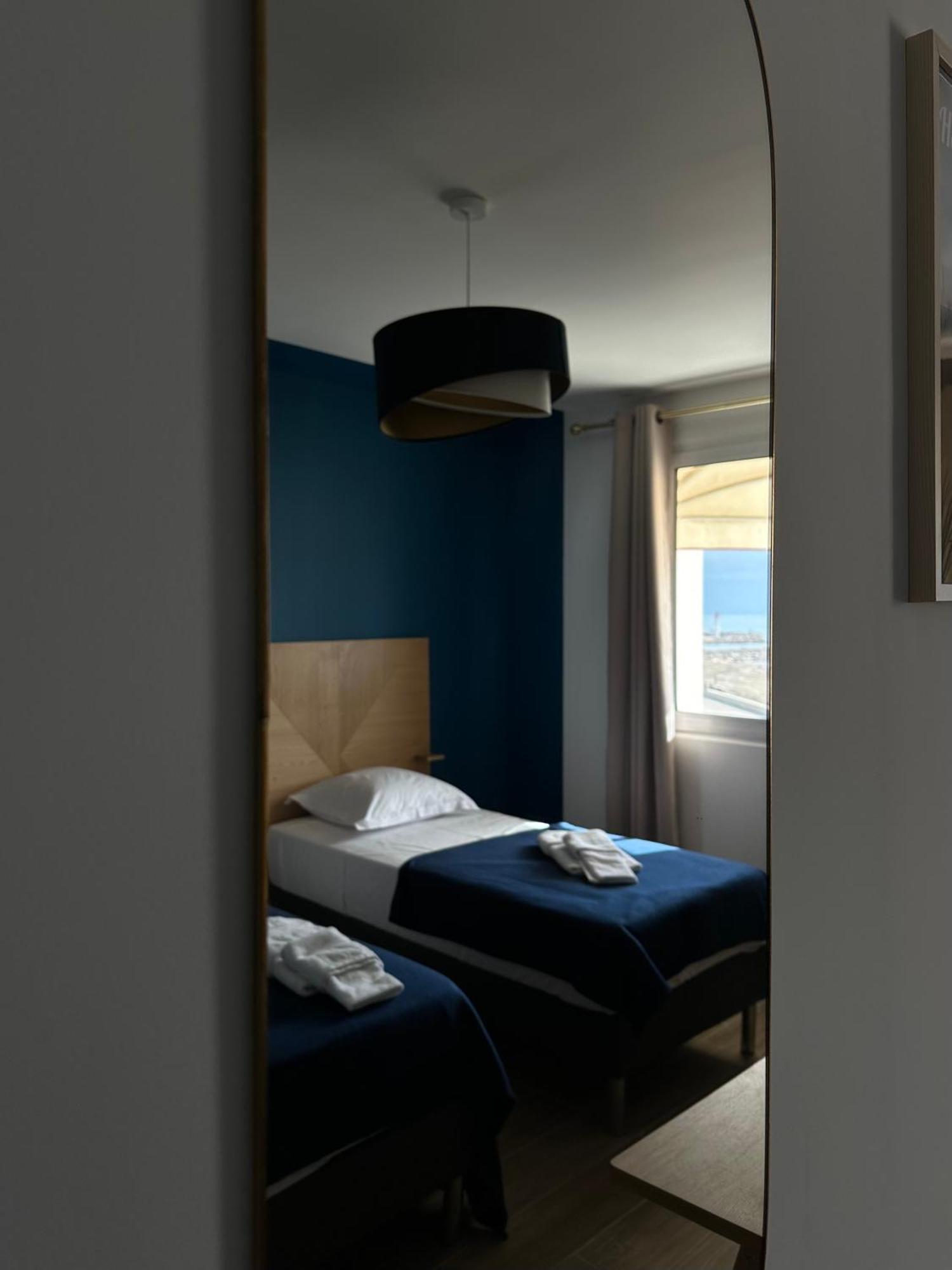 L'Hotel De La Plage Le Grau-du-Roi Esterno foto